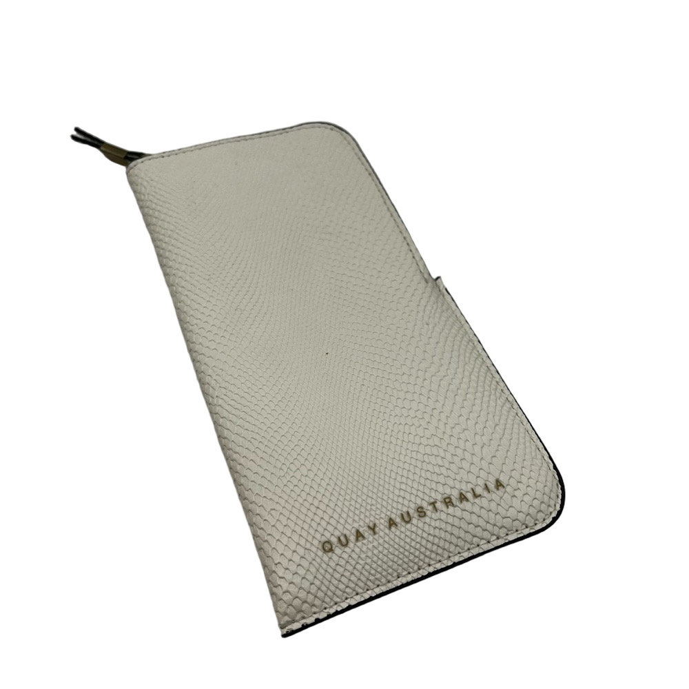 Quay Australia Soft Textured Sunglass Eyeglass Protection Zip Close Slim White